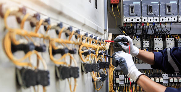 Professional Electrician technician working in Hackensack, NJ